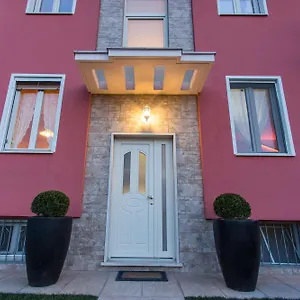 Lm House לונאטו